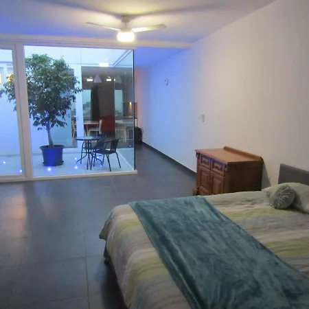 Apartament 1 Flame Trees *