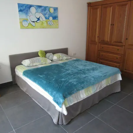 Apartament 1 Flame Trees
