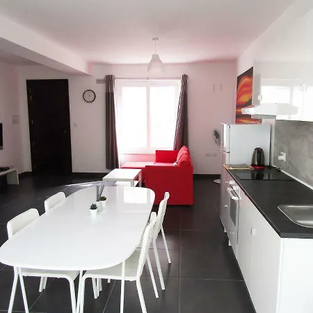 1 Flame Trees Apartment *